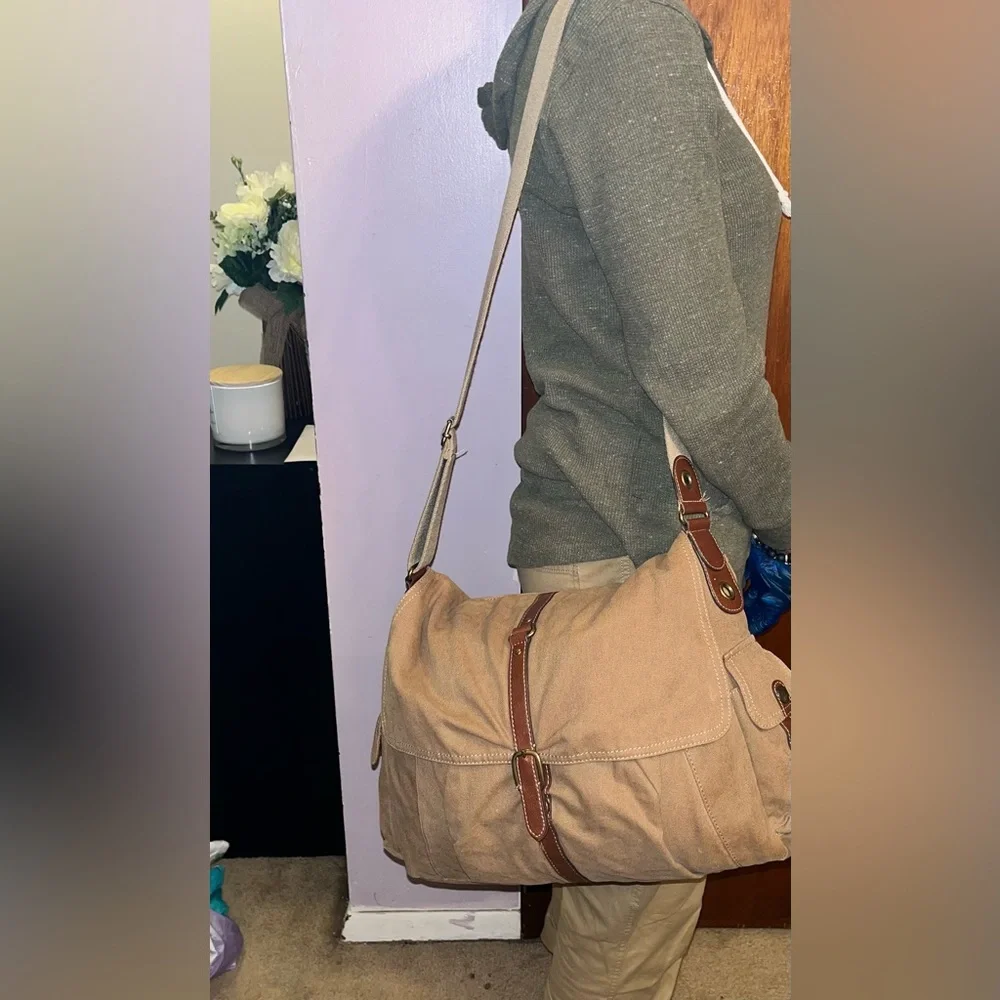 Large Crossbody / Messenger / Duffle Bag pre-loved condition (please see pics)📸 - Picture 5 of 10